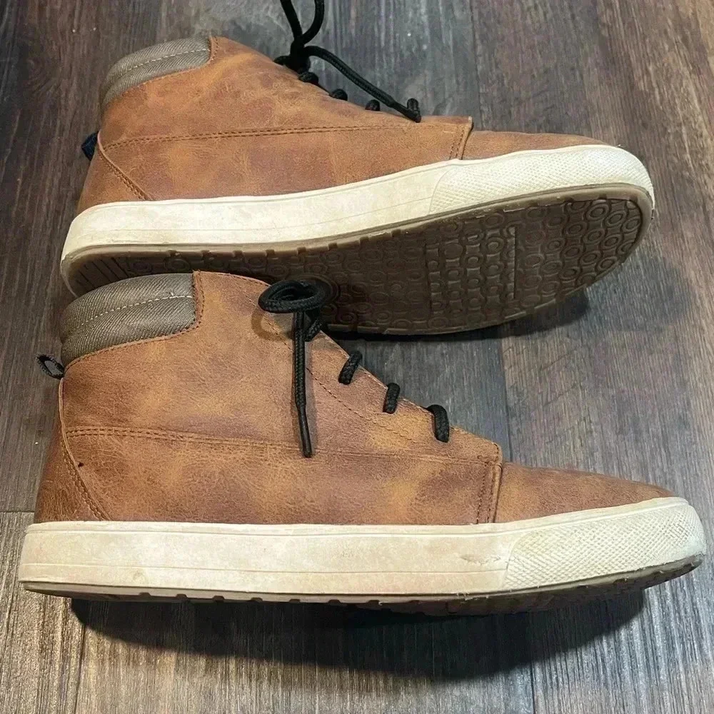Boys size 5 Wonder Nation lightweight brown high tops GUC